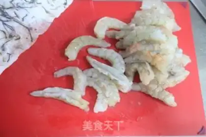 Make cucumber shrimp and fried shrimp head step 2