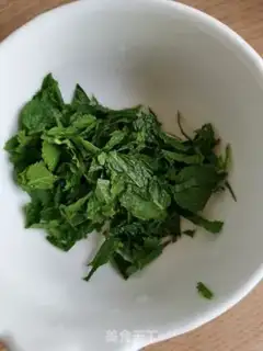 Make Menthol egg noodles step 1