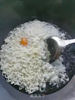 Make Menthol egg noodles step 4