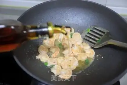 Make cucumber shrimp and fried shrimp head step 11