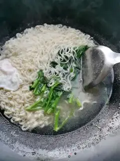 Make Menthol egg noodles step 7