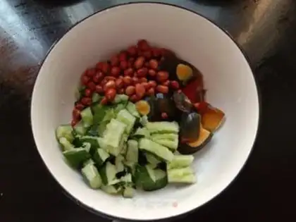 Make cucumber with eggs step 3