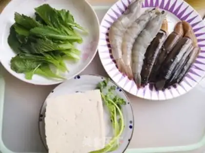 Make Fresh seafood soup step 0