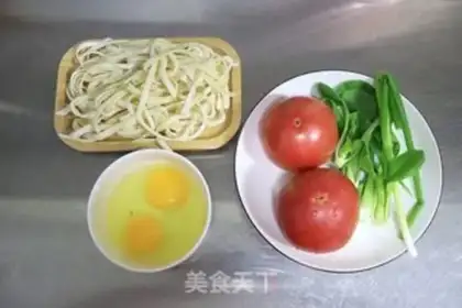 Make Classic tomato egg noodles step 0