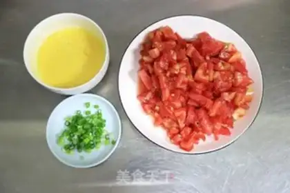 Make Classic tomato egg noodles step 1