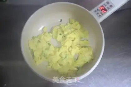 Make Classic tomato egg noodles step 2