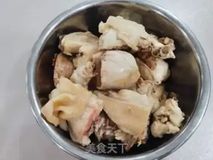 Make Three chickens in the house step 1
