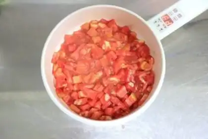 Make Classic tomato egg noodles step 3