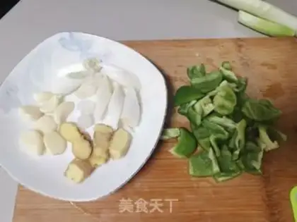 Make Three chickens in the house step 2