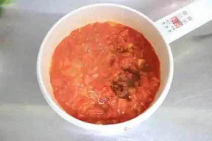 Make Classic tomato egg noodles step 4