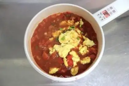 Make Classic tomato egg noodles step 5