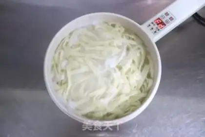 Make Classic tomato egg noodles step 6