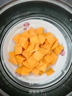 Make Pumpkin hair buns step 1