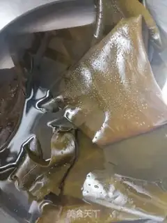 Make Sea belt bone soup step 1