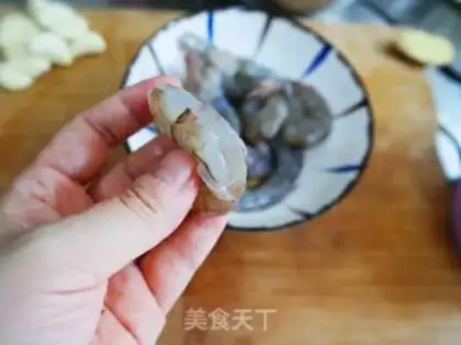 Make Shrimp for a garlic fan step 1
