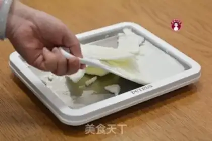 Make Fruit and yogurt step 4