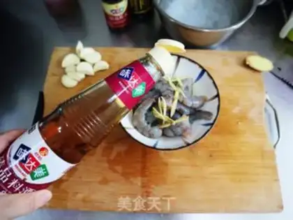 Make Shrimp for a garlic fan step 2