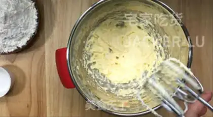 Make Tasty apple sauce pie step 3