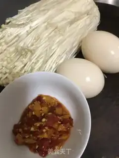 Make Golden fungus fried eggs step 0