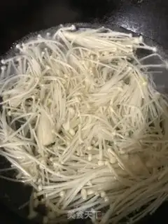 Make Golden fungus fried eggs step 2