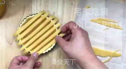 Make Tasty apple sauce pie step 14