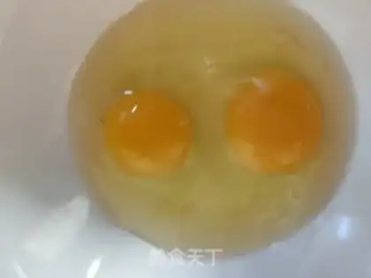 Make Tomato fried eggs step 1