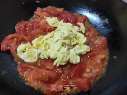 Make Tomato fried eggs step 5