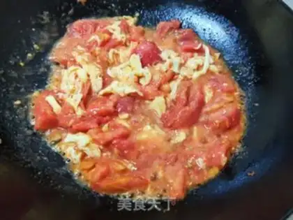 Make Tomato fried eggs step 8