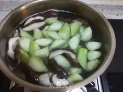 Make Smelt mushroom omelet soup step 8