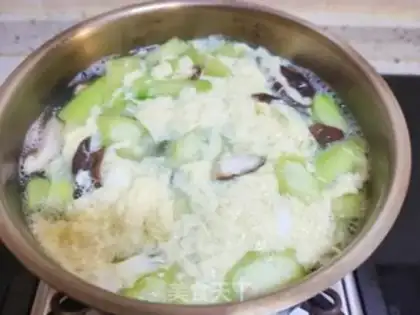 Make Smelt mushroom omelet soup step 11