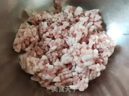 Make The fragrance of pork step 2