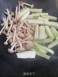 Make Crab mushrooms and smelts step 1
