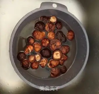 Make Yellow chicken step 1