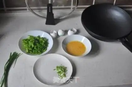 Make Spicy fried eggs step 1