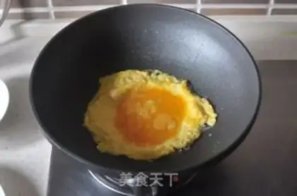 Make Spicy fried eggs step 3
