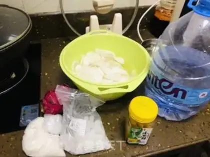 Make Dragon juice and radish step 0