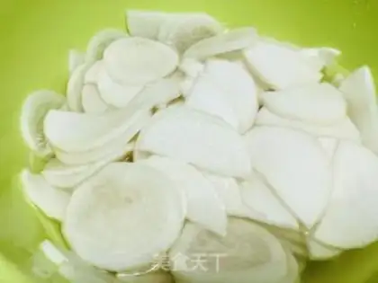 Make Dragon juice and radish step 2