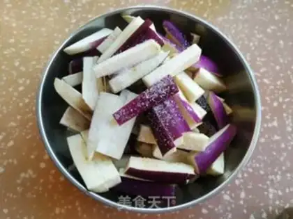 Make Autumn pumpkin fried eggplant step 0