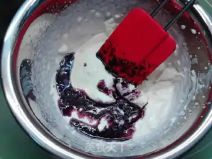 Make Twinberry mousse cake step 6