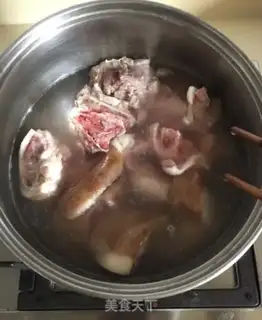 Make Red wine and pig hoof step 3