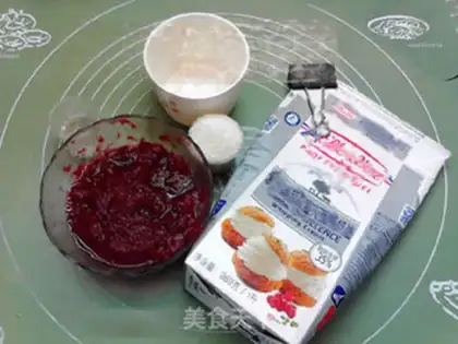 Make Twinberry mousse cake step 10
