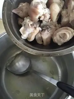 Make Red wine and pig hoof step 5