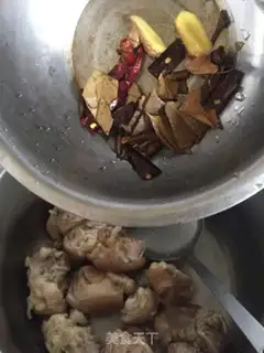 Make Red wine and pig hoof step 6