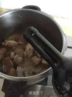 Make Red wine and pig hoof step 7