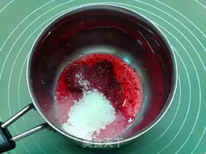 Make Twinberry mousse cake step 12