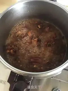 Make Red wine and pig hoof step 10