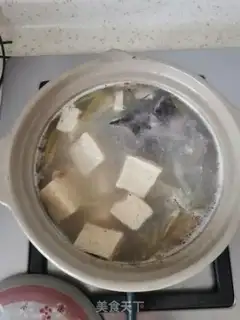 Make Qingjiang Fish Head Tofu soup step 5