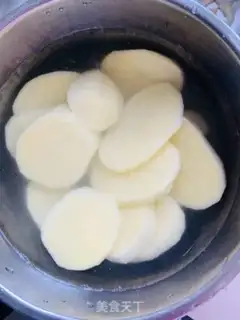 Make Sweet pretzels of potatoes step 1