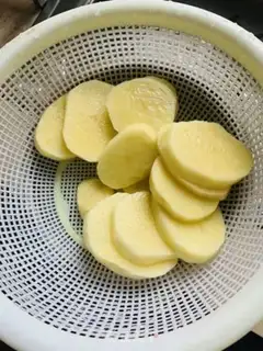 Make Sweet pretzels of potatoes step 2