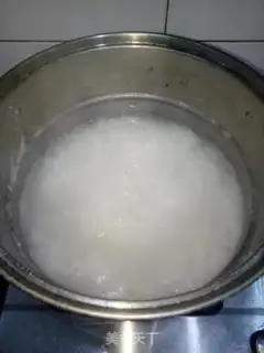 Make Celery pork porridge step 1